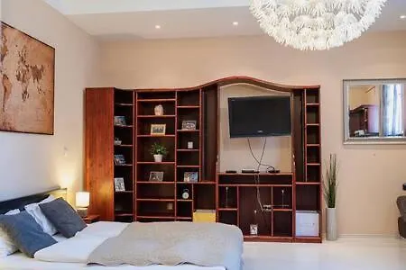 Апартаменты Charming Flat In The Center