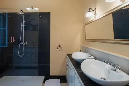 Charming Flat In The Center Lägenhet Budapest